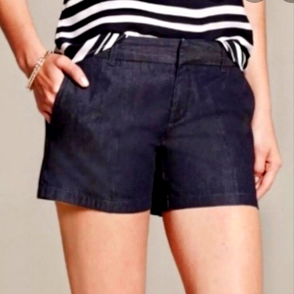 Banana Republic Hampton Fit blue denim shorts